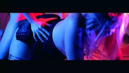 Vicky Wilfing ve şehvetli seks.