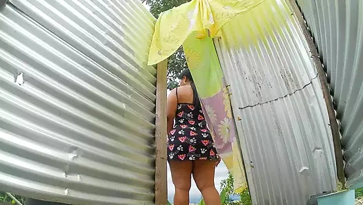 Plaj kabininde amatör kamera (büyük)