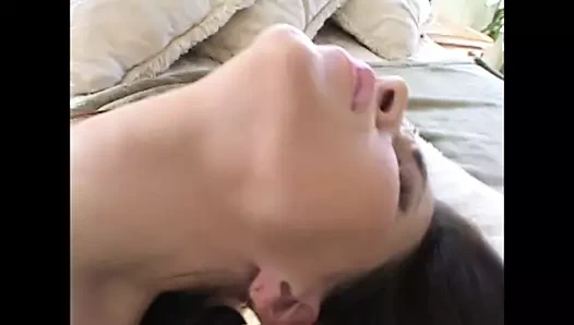 Seksi bir genç esmer için dev bir büyük siyah horoz