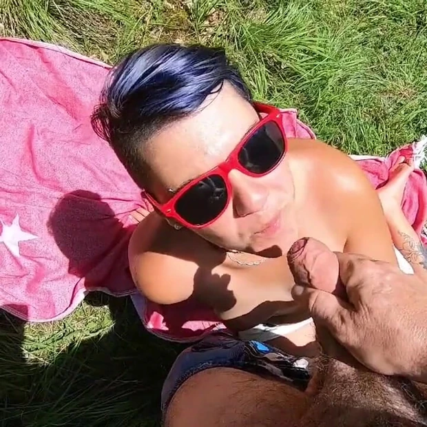 Еще один минет-сюрприз в лесу