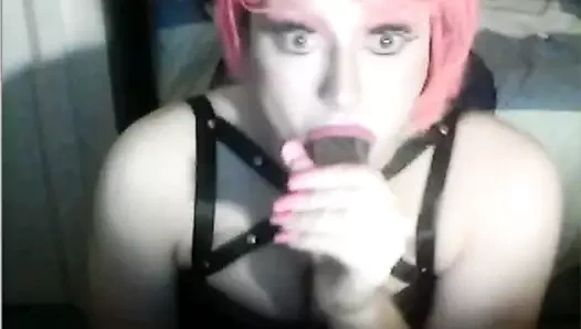 Büyük yapay penis derin boğaz web kamerası üzerinde, bir şampiyon gibi