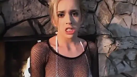 Küçük ve minik 18 yaşındaki sarışın anal dölleniyor!