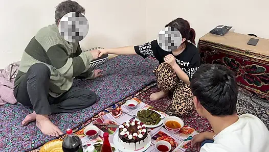 Doğum günümde iki erkek ile sikistim