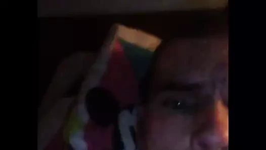 Adam bizi izlerken mastürbasyon yapıyor