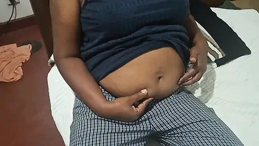 Üvey anne soyunuyor ve çok seksi bir aşk