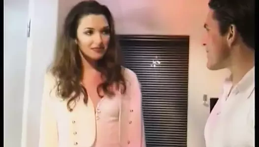 yuvarlak ganimet ile esmer alır derin anal delme sonra kırlangıçlar