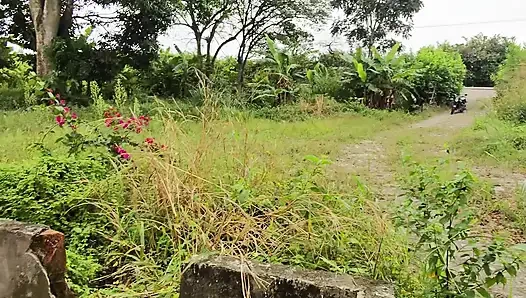Sikini emmek ve açık havada beni sikmesini istedim, bu gerçekten hoşuma gitmek