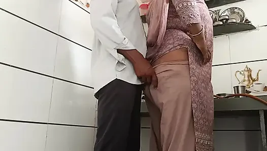 Rasoi mein bhabhi ji ke sath masti