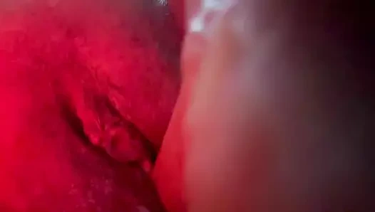 Büyük kalın dildoyla mastürbasyon yaparken asmr ıslak amcık sesleri