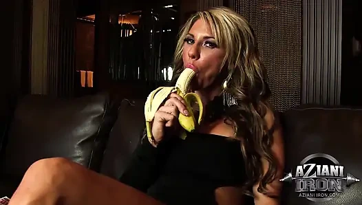 Abby Marie amıyla oynarken muzla oral becerilerini sergiliyor