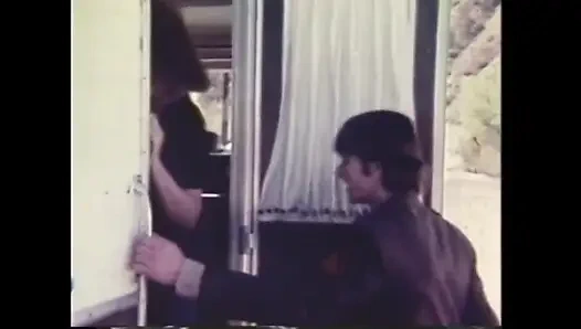 Otobüste sütümü alıyor