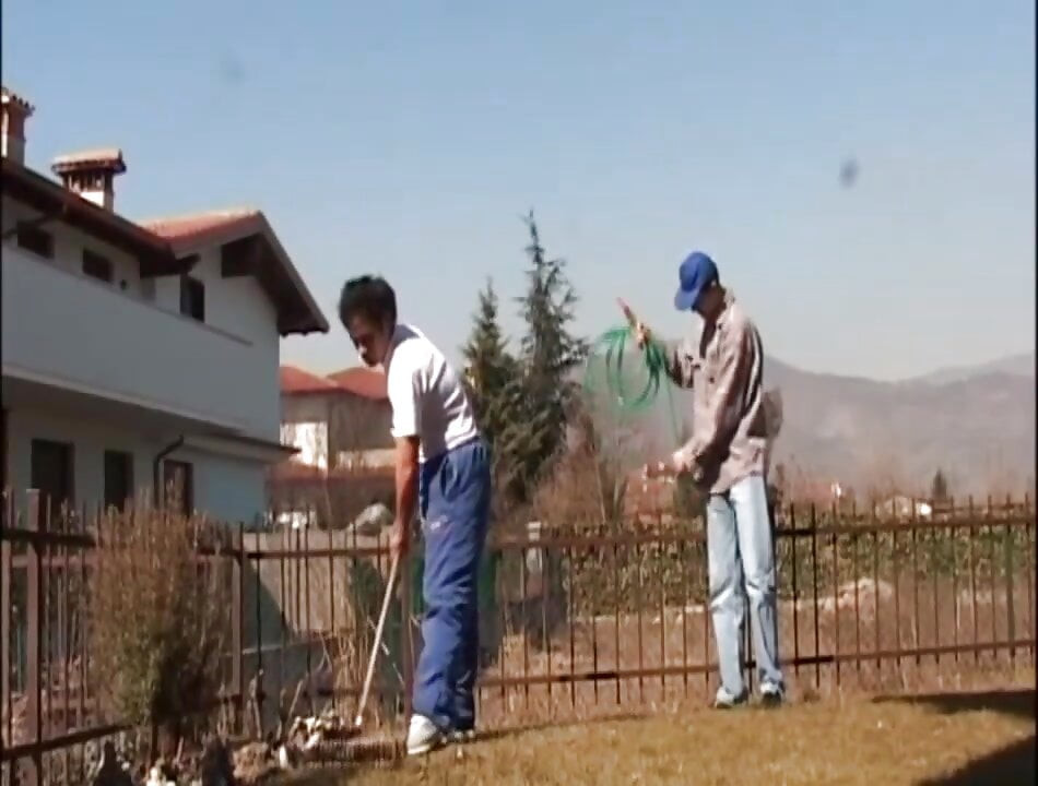 İki genç işçi büyükanneyi becerdi!
