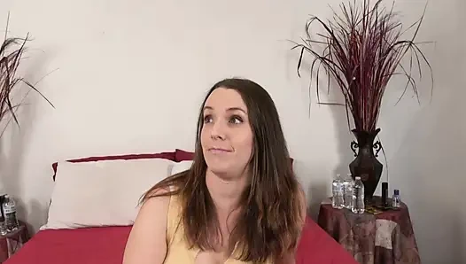 Çaresiz amatörler Alisha ve diğer ateşli anneler sıkı amcıklarını büyük beyaz ve siyah yaraklarla sert siktiriyor