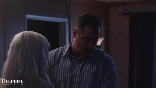 Delphine filmleri – sarışın milf skye blue kocasını aldatıyor