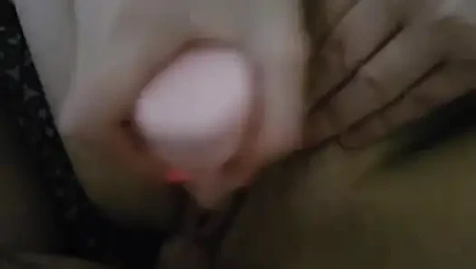 Vibratörle oyununu izlerken sonunda sikişiyoruz