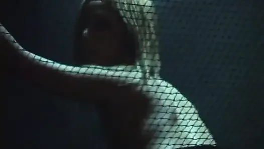 Sevimli Asyalı porno yıldızı orgazm olana kadar seks makinesine biniyor