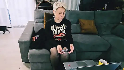 Olgun MILF vajinamla çalışmak ya da dildo arasında seçim yapmak zorundaydım