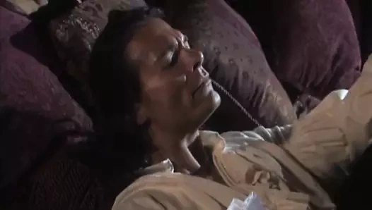 üçlü eski stil ile 2 busty MİLF