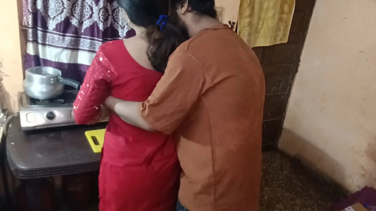 Watch Aaj Aunty Kitchen Me Sabzi Bana Rahe Thi Wahi Pe Aunty Ki Chudai Kar Di Hindi Audio Full Video (Latest) - Sydney Special