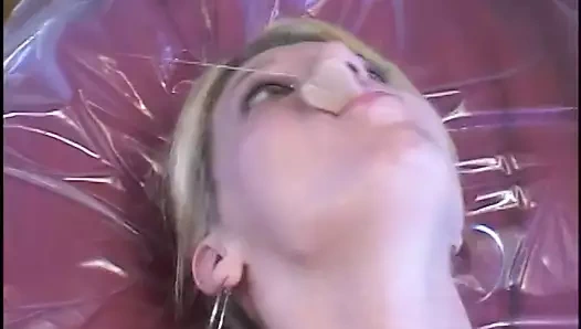 Busty sarışın ve esmer doldurma büyük horoz içine ağızları