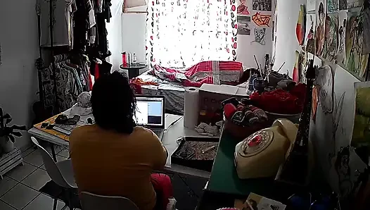 Üvey baba evde ofis yaparken üvey kızıyla