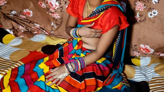 Kırmızı saree sıcak Hint yenge - en iyi Hintçe sesli seks