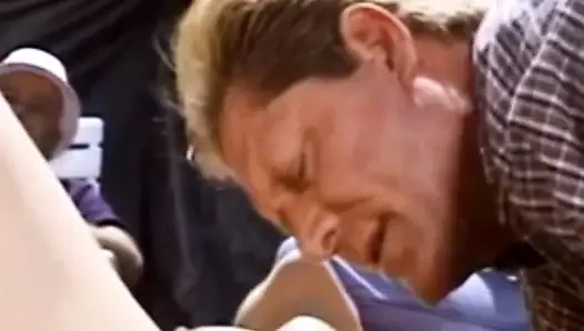 Başka bir eş değiştiren evli kadın memnun