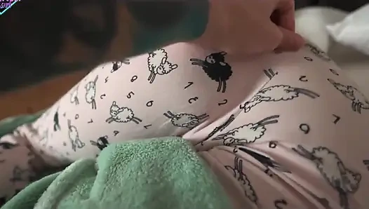 Üvey erkek kardeşimin amcığımı sıvazlarken uyandım