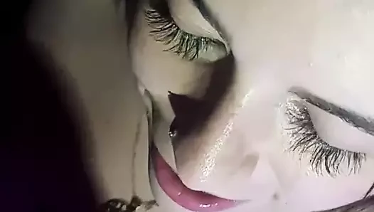 Bir şarkı kaydetmek istedim ve sakso ve ağzında sütle bitiyor