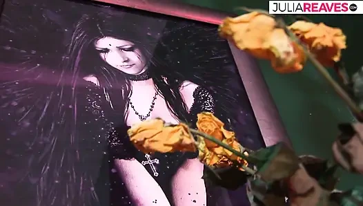 Büyük bir yarak amını derinden sikerken kaltak bacaklarını açıyor