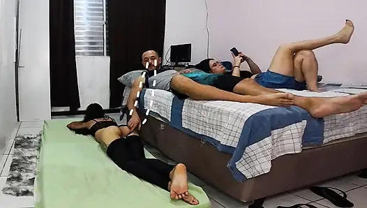 Evli kadın arkadaşıyla aynı odayı paylaşmak zorunda kaldı