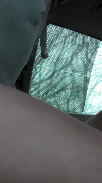 Ne oluyor bu!? Yabancı bir arabaya bindim ve popomdan sikiştim