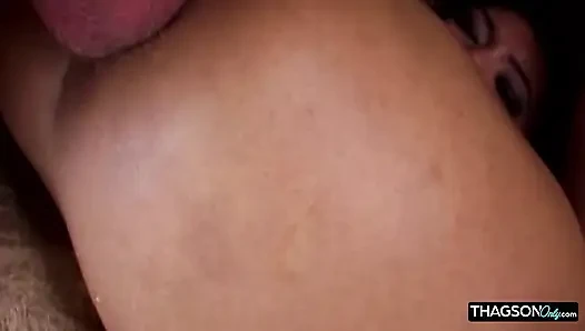Genişleyen anal dölleme taşıyor - götten ağza ıslak temizleme