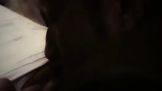 Karlie Simon geçmişte olduğu gibi giyiniyor