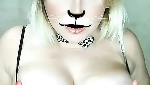 Kedi Kostümü Giymiş Tombul Orta Yaşlı Seksi Kadın Büyük Memeler