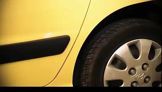 Harika sarışın orta yaşlı seksi kadın için götüne boşalma ile çifte penetrasyon