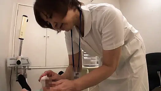 Büyük memeli olgun kadın iş yerinde dölleme seksi