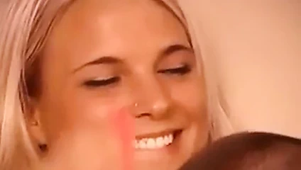 bronzlaşmış sarışın yüz