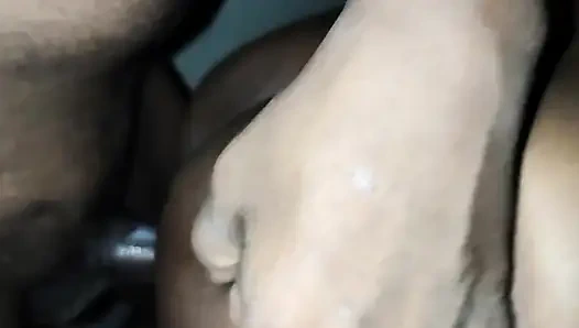 Lezbiyen tombul büyük göğüsler üvey annesine seksin tadını çıkarıyor