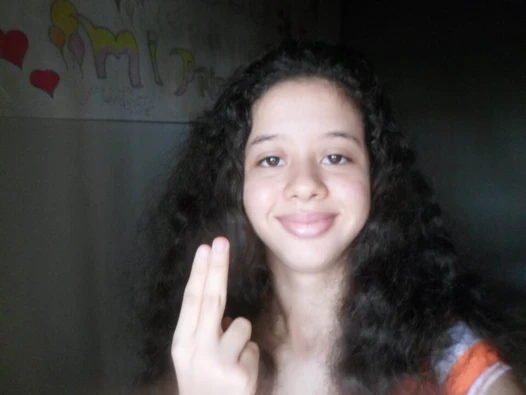 Odamda parmaklarımı emiyor