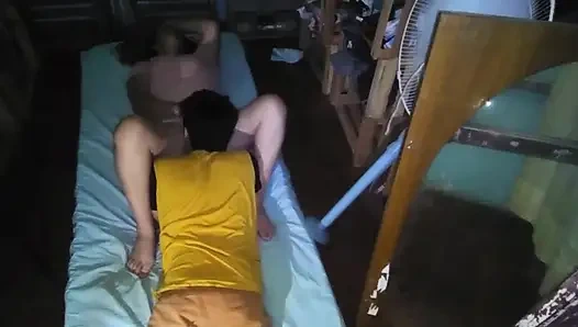 Kuyruğa dokunuyorum ve en iyi arkadaşıma emiyor