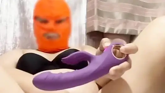 Evli kadın tek başınayken videomu izliyor