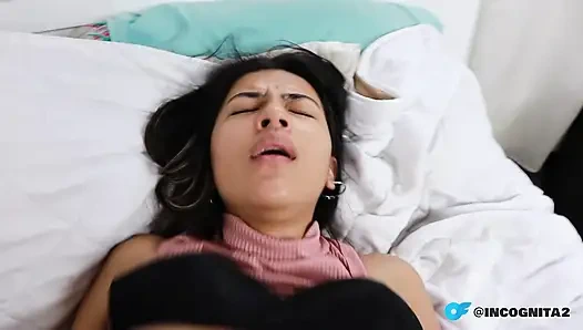 Gerçek şehvetli seks büyük memeli bir güzelin sıkı vücuduna boşalmayla bitiyor