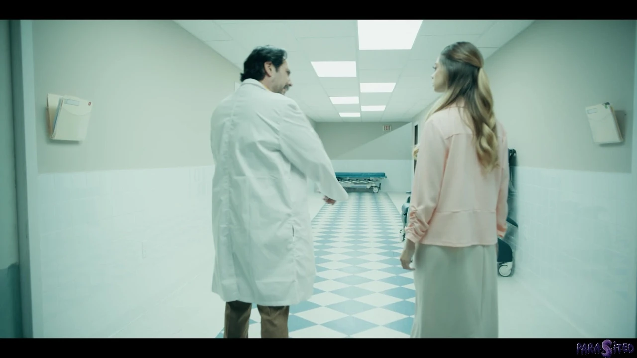 Sert lezbiyen hakimiyeti - lucy mochi ve molly küçük uzaylı takma yarakla bolca fışkırtarak makaslıyor