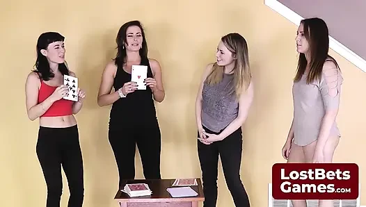 Striptiz oyunu taş kağıt makasla yerleşiyor