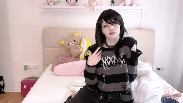 Emo genç kız ilk kez ev partisinde sert sikiliyor