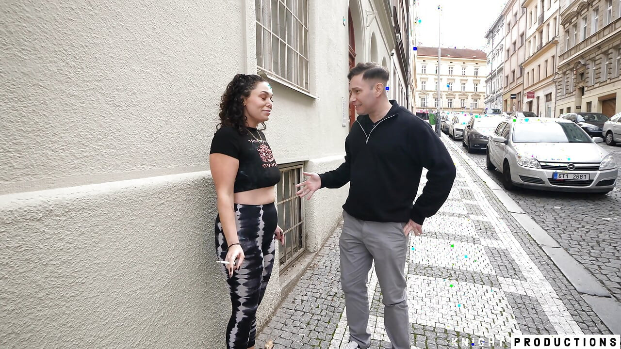 Betty buttplug aptal turisti sert ve sert sikiyor