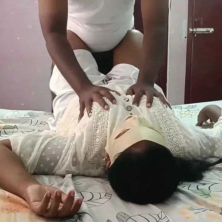 Evli kadın üvey erkek kardeşine sakso çekiyor -3