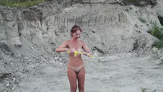 Terk edilmiş taş ocağında sabun buble 1