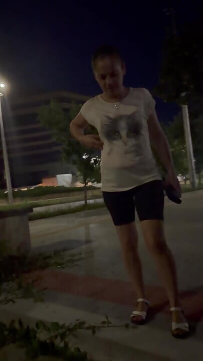 Marina Ile Gece Geç Saatlerde Underpass Anal